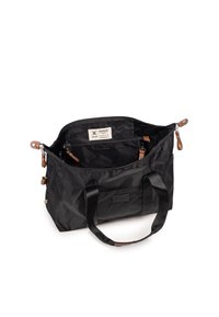 Sort nylon tote taske med læderdetaljer. Har to indvendige rum, lynlåslukning og dobbelt stofhåndtag til bæring.