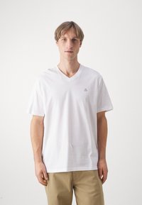 Marc O'Polo SHORT SLEEVE V NECK LOGO - T-Shirt basic - white