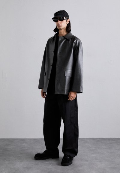 Han Kjøbenhavn Jednoduché tričko - anthracite black