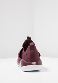Puma Scarpe da allenamento - dark red