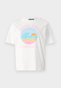 PCBANDA TEE  - T-shirt med print - bright white
