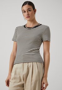 GAP MOD CROP TEE - Potiskana majica - khaki