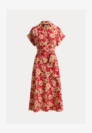 Piros és bézs virágmintás ruha galléros nyakkivágással, rövid ujjakkal, átfedős, megkötős derékrésszel és térdig érő szoknyarésszel.