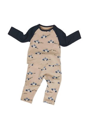 Beiges Schlafanzug-Set für Kleinkinder mit marineblauen Raglanärmeln, bedruckt mit blauen und weißen Polizeiautos und "BEEP"-Textmustern.