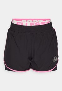 Shorts de sport noirs avec une ceinture élastique rose, ornés d'un texte de logo blanc et d'un liseré. Le tissu est léger avec une texture lisse.