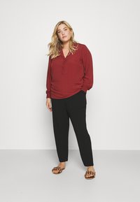 ONLY Carmakoma CARBETTY ANKEL SMOCK PANT - Calças - black