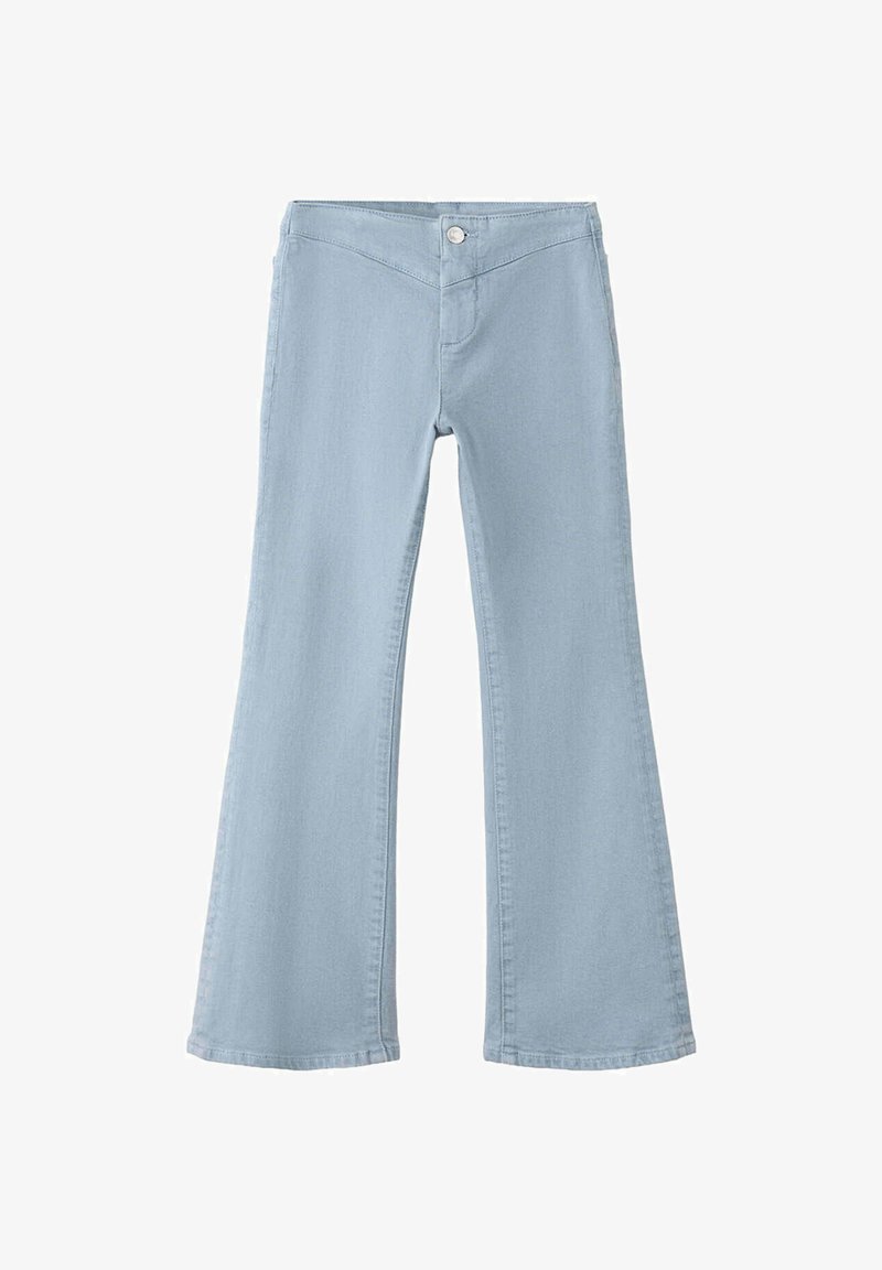 Jean flare en denim bleu clair avec un bouton devant et des détails de couture, présenté sur fond blanc.