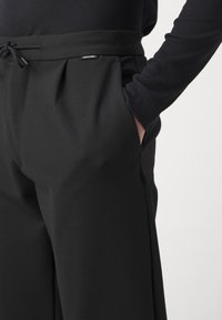 Thumbnail Image 7