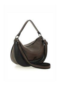 Borsa a spalla in pelle con forma arrotondata, blocchi di colore marrone scuro e nero, superficie texturizzata, tracolla regolabile e chiusura con zip.