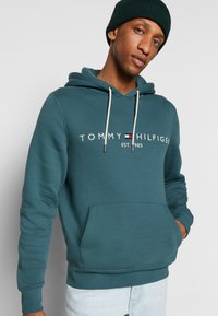 Tommy Hilfiger LOGO HOODY - Sweatshirt com capuz - mercury marine