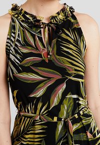 s.Oliver BLACK LABEL Denní šaty - black