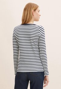 TOM TAILOR DENIM Pikkade varrukatega topp - navy/white