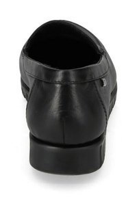 Scarpa in pelle nera con retro arrotondato, texture liscia e dettagli di cucitura sottili. Suola piatta con un leggero tacco e minimalismi nelle decorazioni.