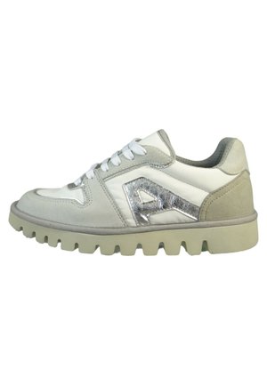 - Sneakersy niskie