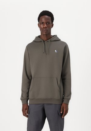 Hooded sweatshirt in olive green, made of soft fabric with a front pocket and a small blue bird embroidery on the chest.
