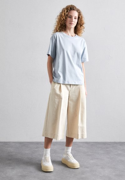 Filippa K LOOSE FIT TEE - Jednoduché tričko - dove blue