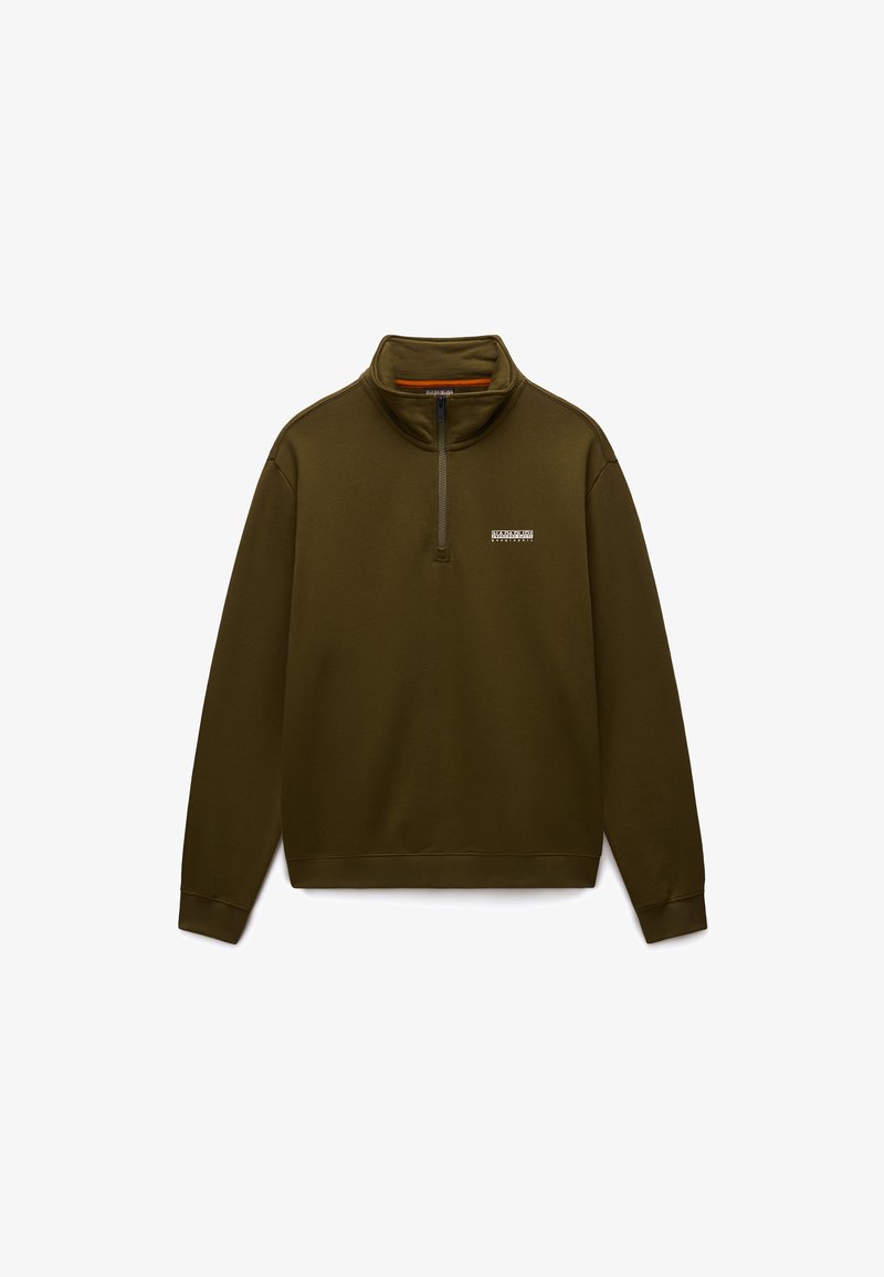 Jersey verde oliva con cuello alto y media cremallera. Presenta mangas largas, puños acanalados y un pequeño logotipo de la marca en el pecho.