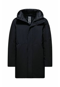 Cappotto invernale lungo e imbottito di colore nero, con cappuccio, zip frontale nascosta da una pattina con bottoni e etichetta Bomboogie all'interno.