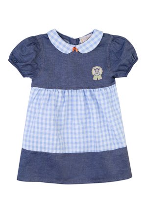 Abito in denim con maniche a palloncino corte, corpino a quadri blu e una toppa con leone sul petto. Presenta un colletto e un'accento con fiocco arancione.