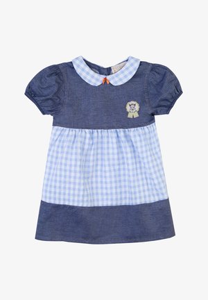 Abito in denim con maniche a palloncino corte, corpino a quadri blu e una toppa con leone sul petto. Presenta un colletto e un'accento con fiocco arancione.