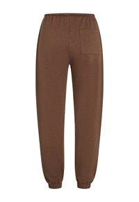 Pantalones de chándal marrones hechos de una tela suave y elástica. Cuentan con una cinturilla elástica, tobillos ajustados y un bolsillo trasero.