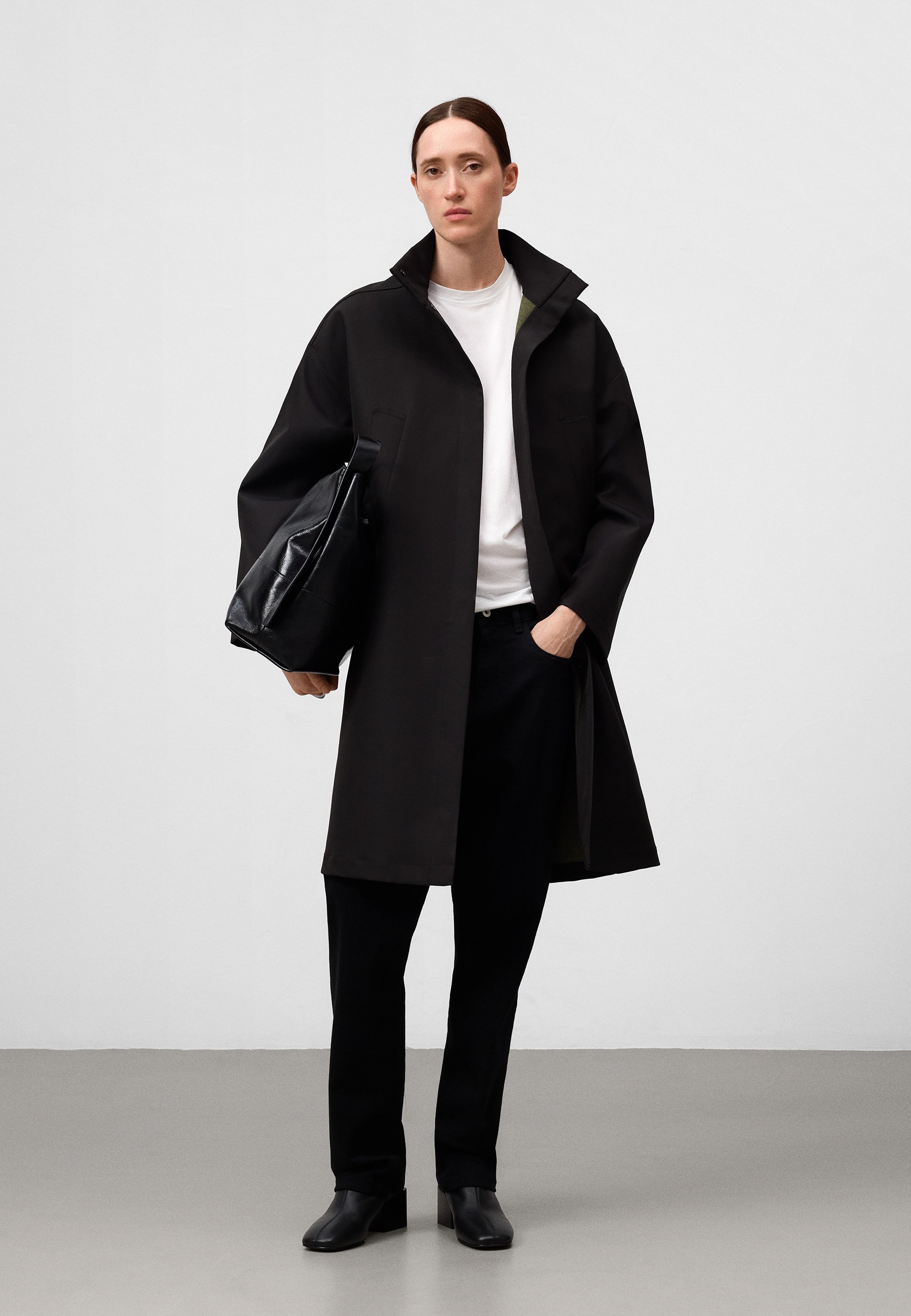 ADOLFO DOMINGUEZ ブラック ロングコート 40 ADOLFO DOMINGUEZ ブラック ロングコート 40