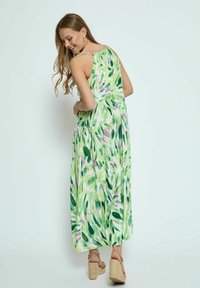 Desires MACIE HALTERNECK - Vapaa-ajan mekko - sap green print