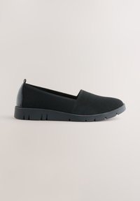Chaussure noire à enfiler avec dessus en mesh respirant et semelle épaisse en caoutchouc, conçue pour un usage décontracté et le confort.
