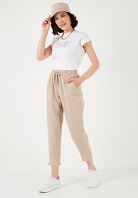 LELA FIT - Trainingsbroek - camel