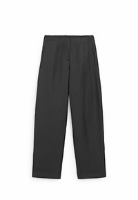 Pantalons larges gris en tissu léger, dotés de deux poches avant et d'une taille épurée. Texture lisse et design soigné.