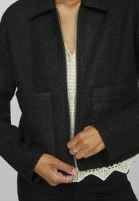 VILA Flīsa jaka - black