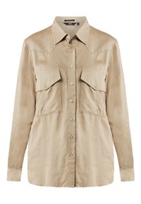 Camicia beige con bottoni realizzata in tessuto morbido, dotata di due tasche sul petto, maniche lunghe, colletto alla francese e una vestibilità rilassata.