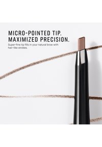 Crayon à sourcils micro-point marron avec une pointe rectangulaire et un boîtier noir. Dispose d'un design de pointe super fine pour une application précise.