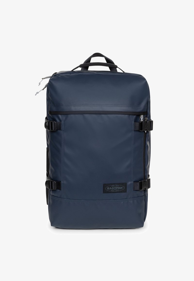 Sac à dos bleu marine fabriqué en matériau synthétique durable, doté d'une poche avant, de bretelles réglables et d'une poignée supérieure.