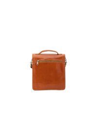 Borsa quadrata in pelle tan con tasca zip frontale e manico superiore. Presenta cuciture a contrasto e una texture liscia.