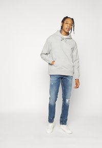 Tommy Jeans BASKETBALL HOODIE - Bluză de molton - silver grey