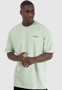 Smilodox MALIN - Triko s potiskem - hellgrün