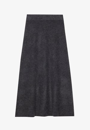 Gonna in maglia grigia scura, lunghezza al ginocchio, con texture liscia e cintura. Silhouette a trapezio con orlo dritto, progettata per comfort e versatilità.