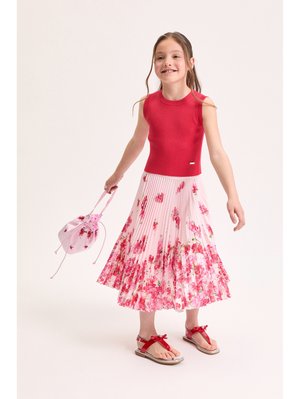 - Spódnica trapezowa