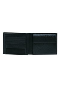 Portafoglio in pelle nera con finitura testurizzata, dotato di scomparti per carte a sinistra e una tasca piatta a destra, aperto per mostrare i dettagli interni.