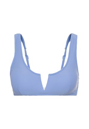 Helles blaues Bikini-Oberteil mit V-Ausschnitt, verstellbaren Trägern und glatter Textur. Mit minimalen Nähdetails.
