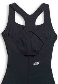 Haut de sport noir sans manches avec un dos nageur et le logo de la marque 4F sur le bas du dos.