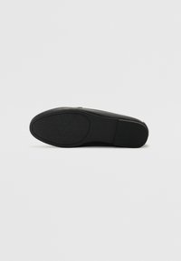 Lauren Ralph Lauren AVERI III BURNISHED LEATHER LOAFER - Jalga libistatavad jalanõud - black