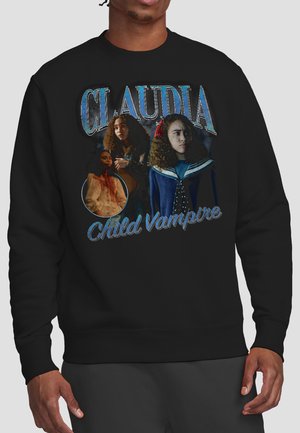 Schwarzer Sweatshirt mit drei Bildern eines Mädchens mit lockigem Haar und dem Text "Claudia Child Vampire" in blauer Schrift.