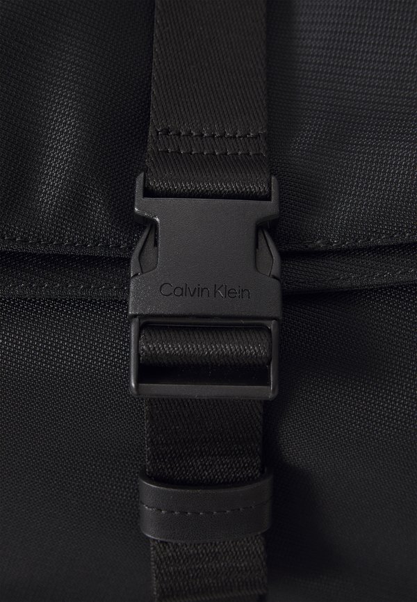 ESSENTIAL FOLDED - Rucksack3