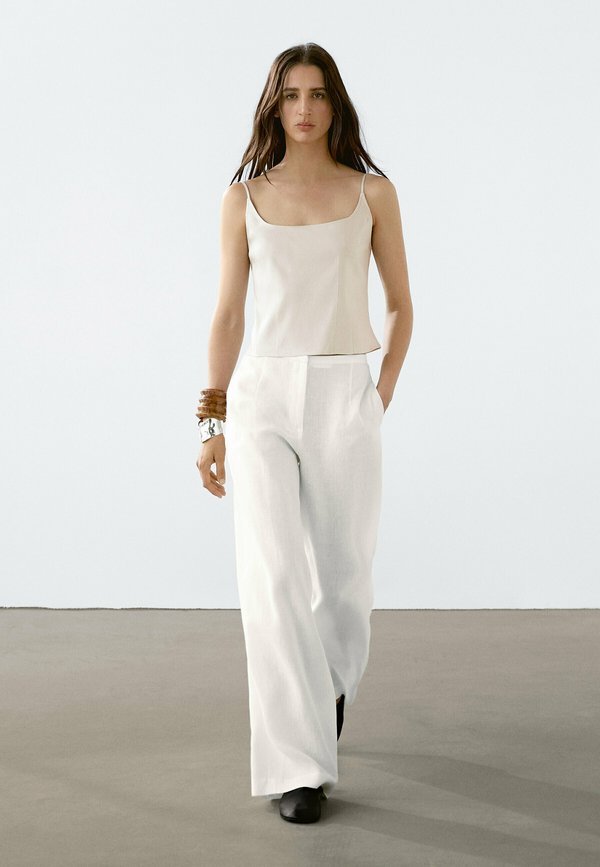 STRAPPY STRETCH - Top4