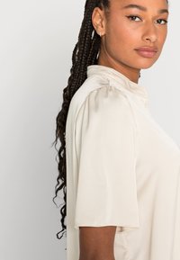 Modström REIGN - Blusa - summer sand