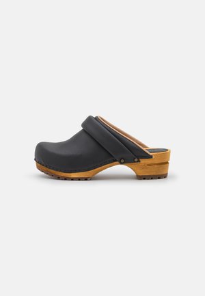 Clogs - black