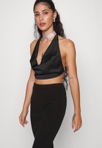 Vero Moda Petite VMKAREN ULLA HALTERNECK - Blusa - black