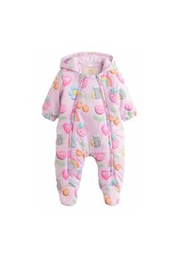 Combinaison de neige rembourrée rose avec des motifs colorés de fruits et de fleurs. Comprend une capuche et une fermeture éclair à l'avant. Texture douce et matelassée pour plus de chaleur.